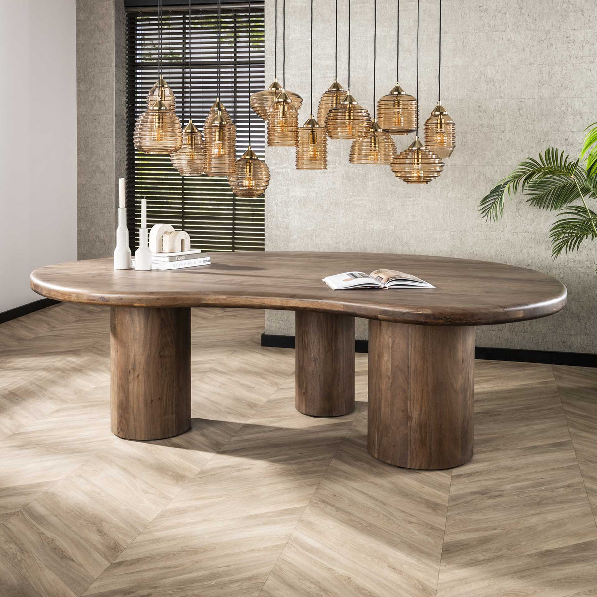 Table à manger organique Alo en bois d'acacia brun 240x160 cm