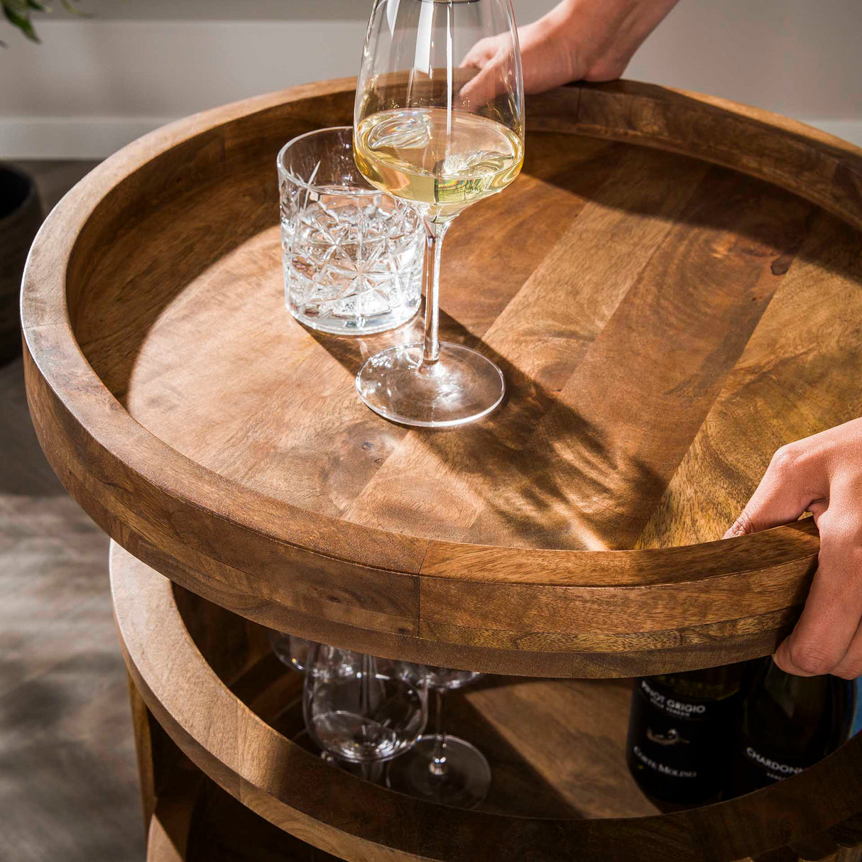 Chariot de bar Bois de manguier couleur sable sur roues