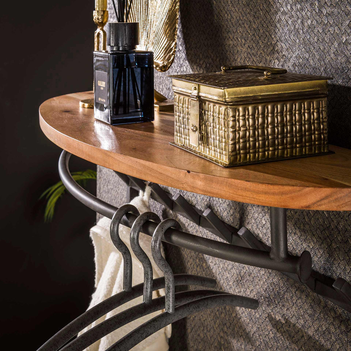 Porte-manteau 16 crochets River en bois d'acacia - Avec étagère à chapeaux