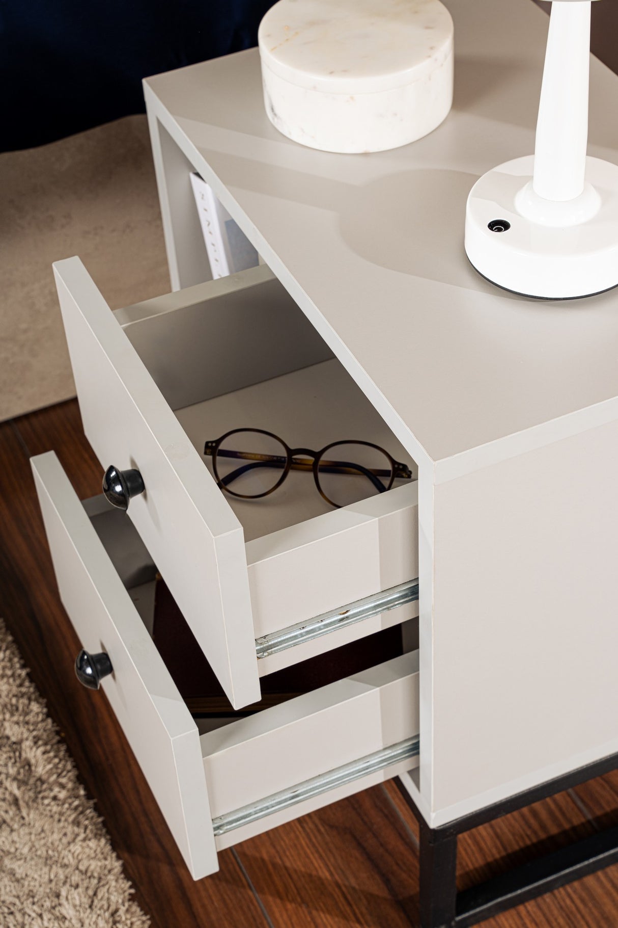 Table de nuit Grise Mélamine Pulsar - Cadre Noir