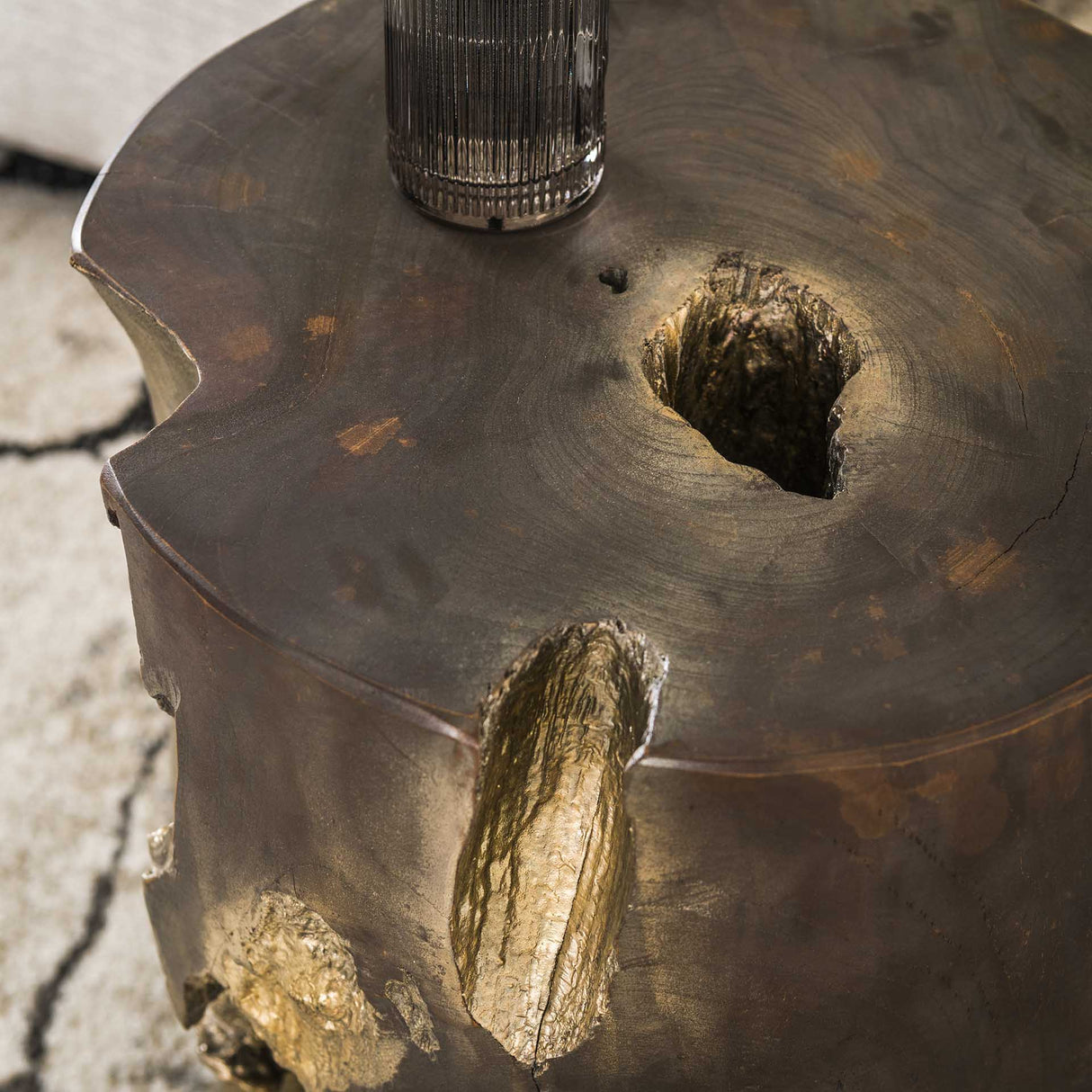 Table d'appoint Reza teck gris or ronde