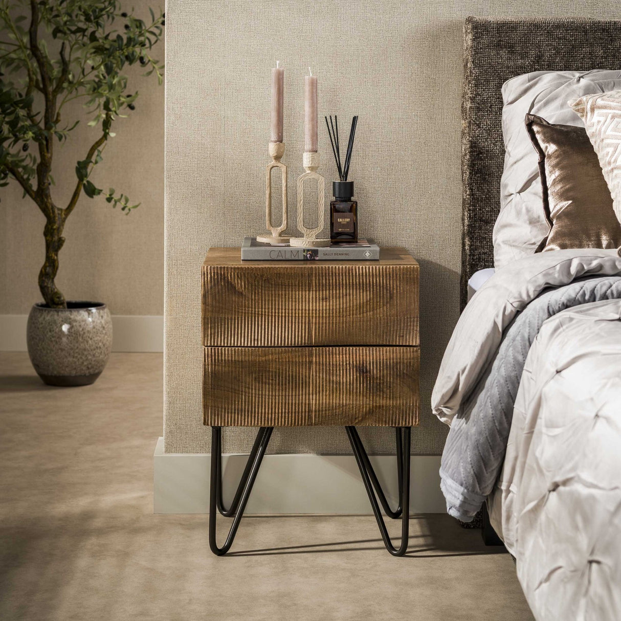 Table de chevet 2 tiroirs couleur sable Bois de manguier Oona