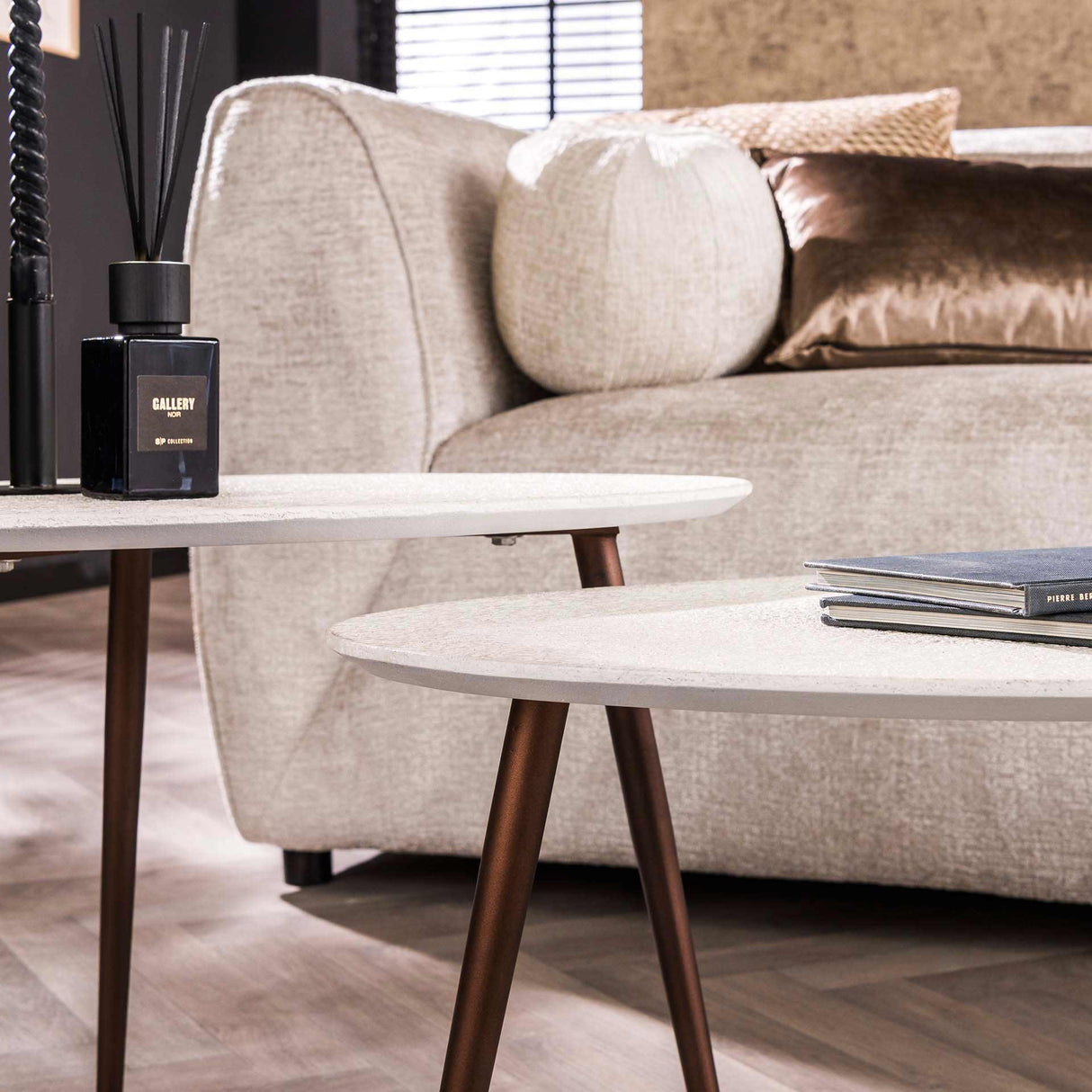 Ensemble de 2 tables basses Sylas Pierre Blanc Marbre Composite - Cadre en Bronze