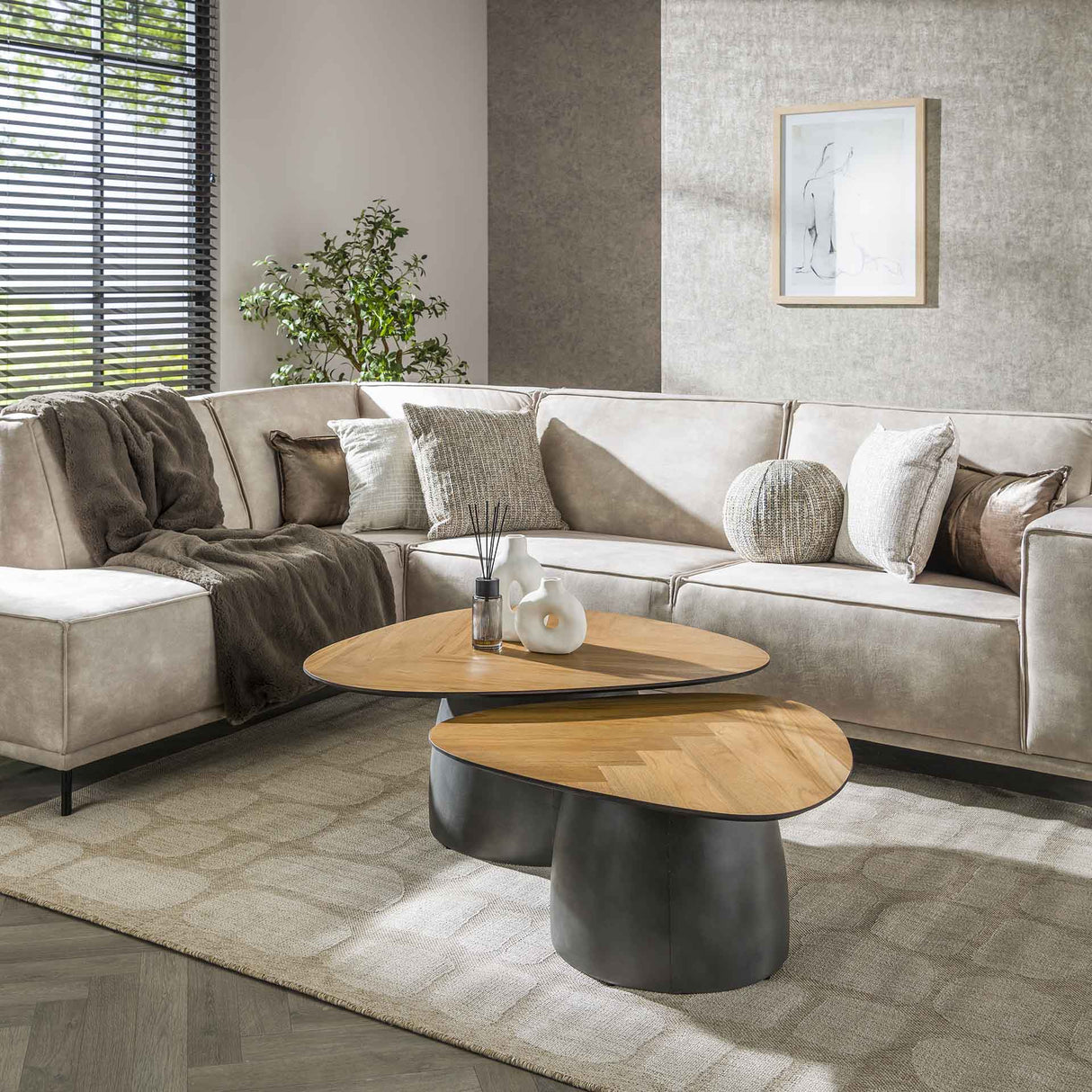 Ensemble de 2 tables basses en chevrons Elva en teck - cadre en métal