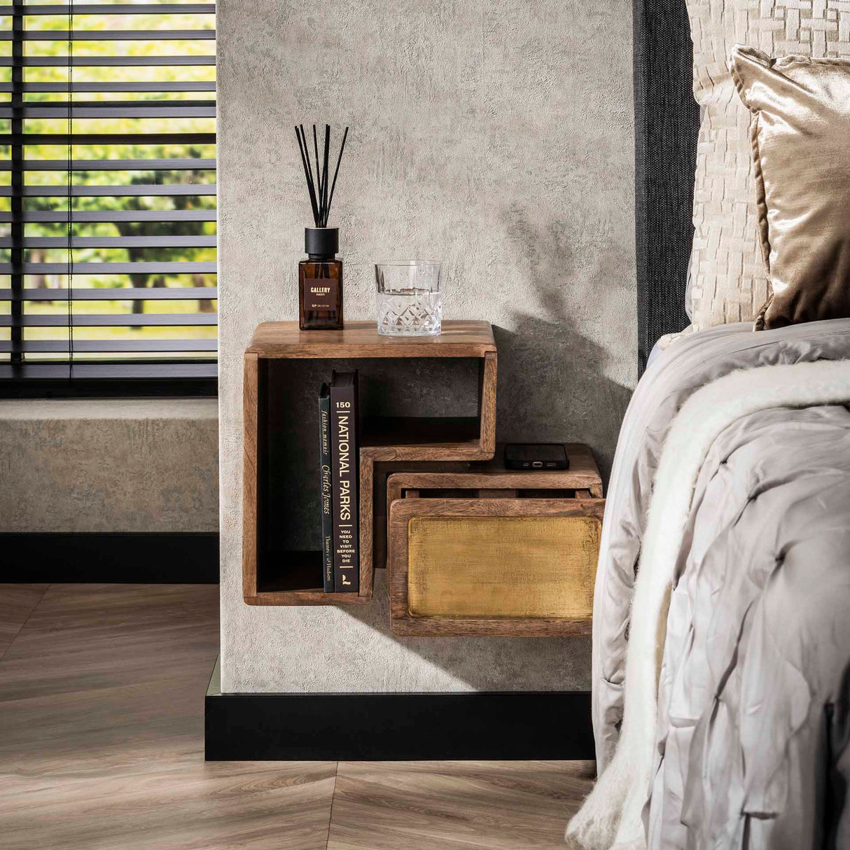 Solano Ensemble de 2 tables de nuit en bois massif de mangue sable et laiton