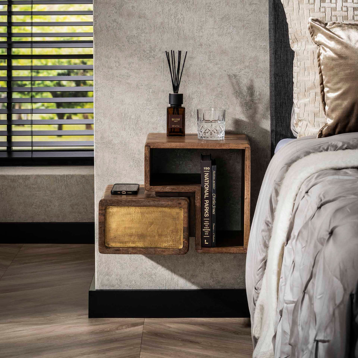 Solano Ensemble de 2 tables de nuit en bois massif de mangue sable et laiton