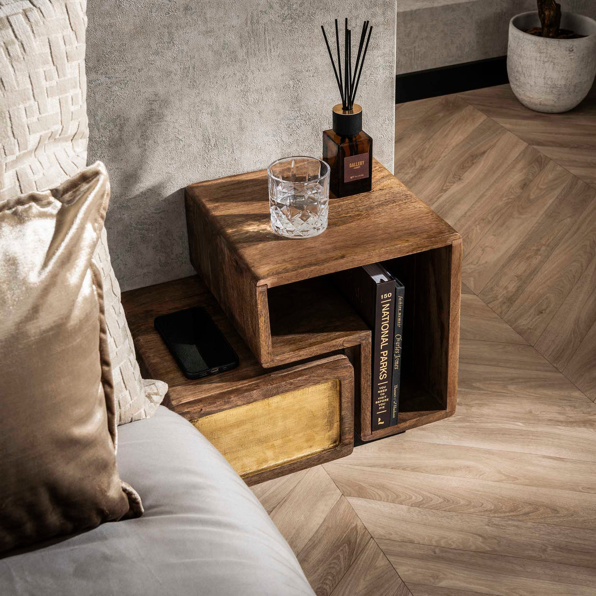 Solano Ensemble de 2 tables de nuit en bois massif de mangue sable et laiton