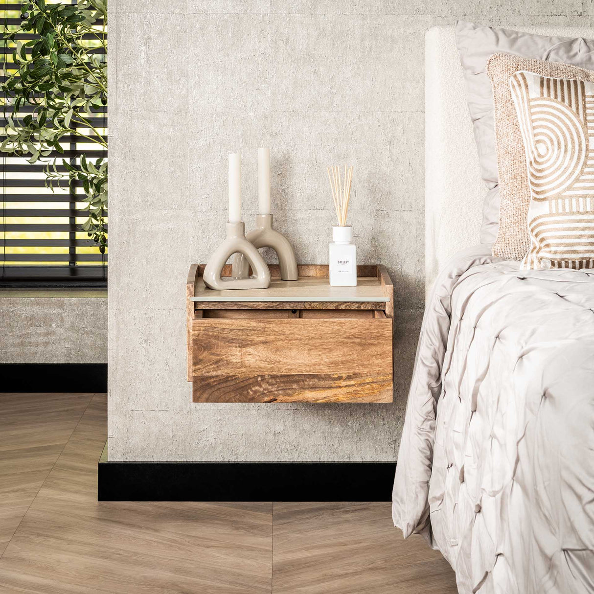 Orto Niche de nuit suspendue 1 tiroir Bois de manguier Céramique