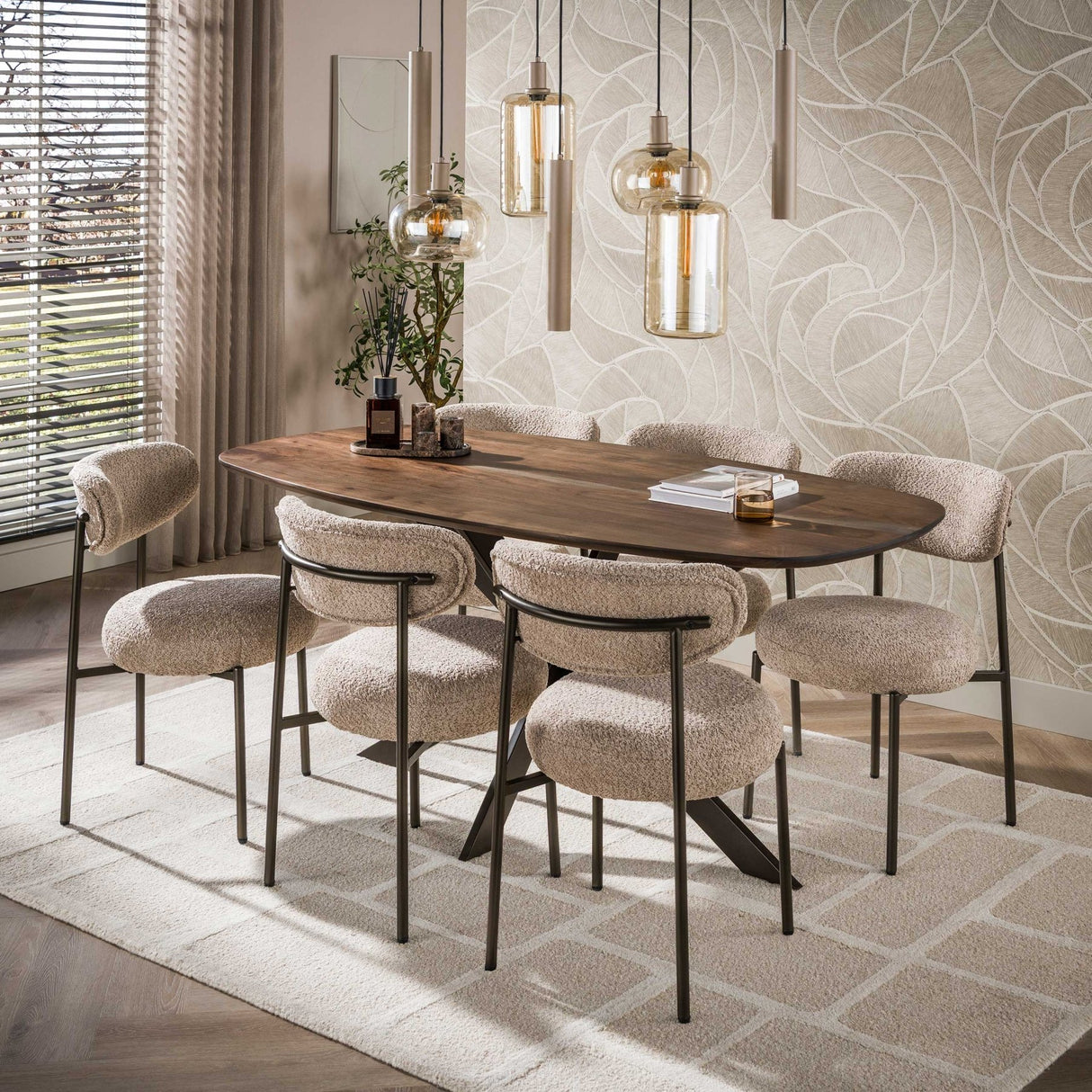 Table à manger ovale danoise en bois d'acacia massif marron noyer Tavon 180x95 cm