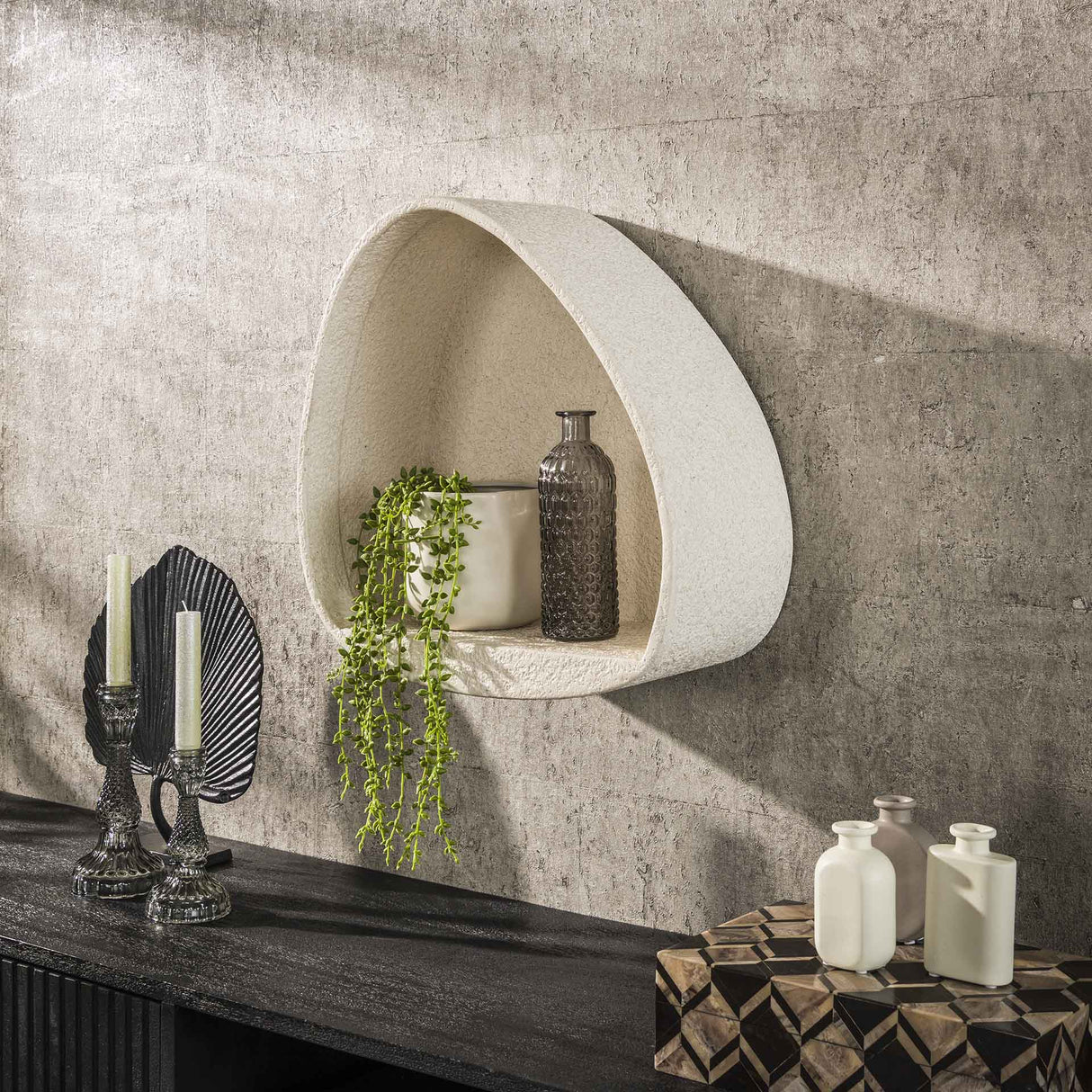 Etagère murale Zaya triangulaire en marbre composite