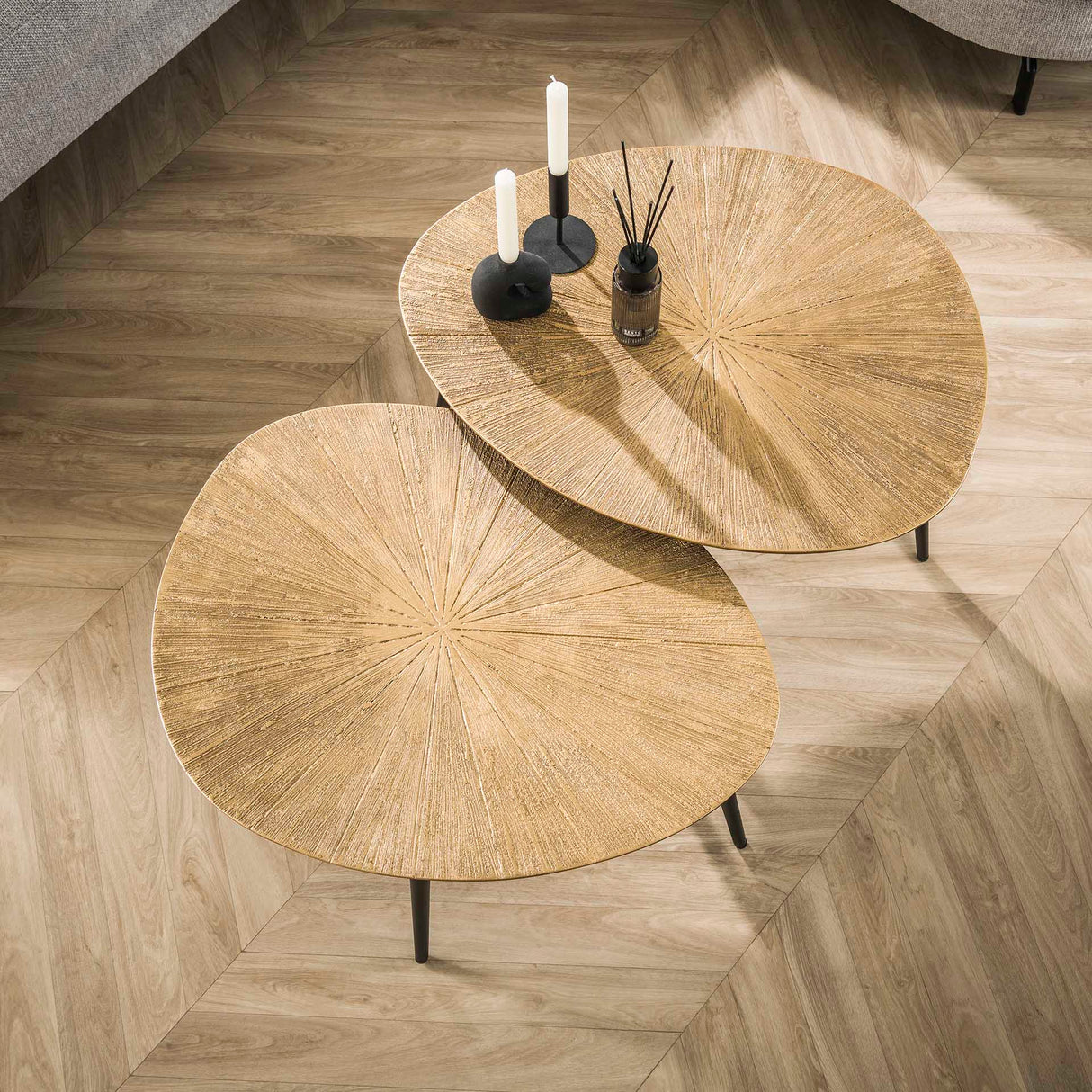 Ensemble de tables basses Arno, 2 pièces, de 77 à 80, or antique organique