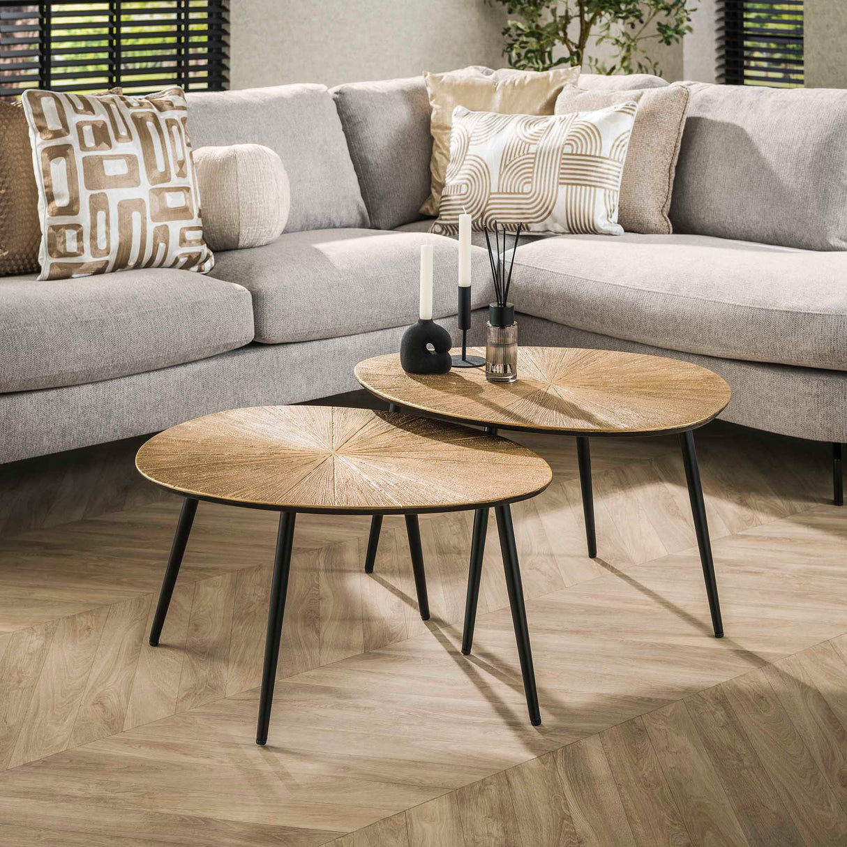 Ensemble de tables basses Arno, 2 pièces, de 77 à 80, or antique organique