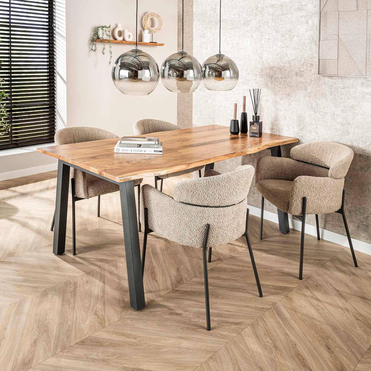 Eetkamerstoelen - Eetkamerstoel Bouclé Beige - Japandi - ronde vormen - Lola - Dimehouse