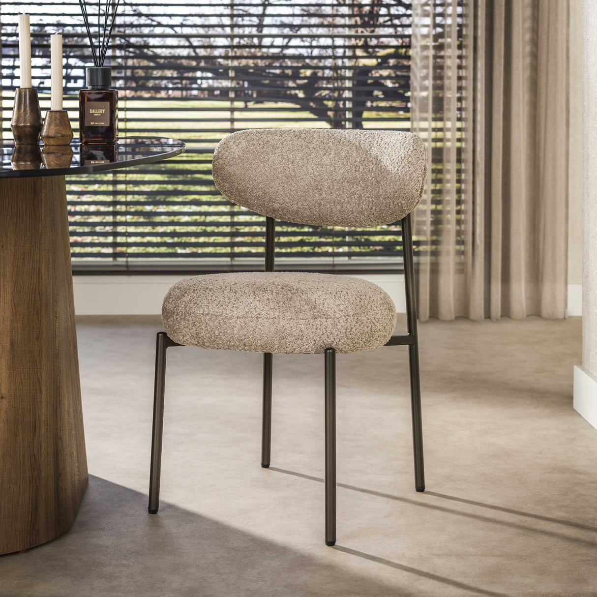 Lot de 2 chaises de salle à manger rondes bouclées marron sable Aero