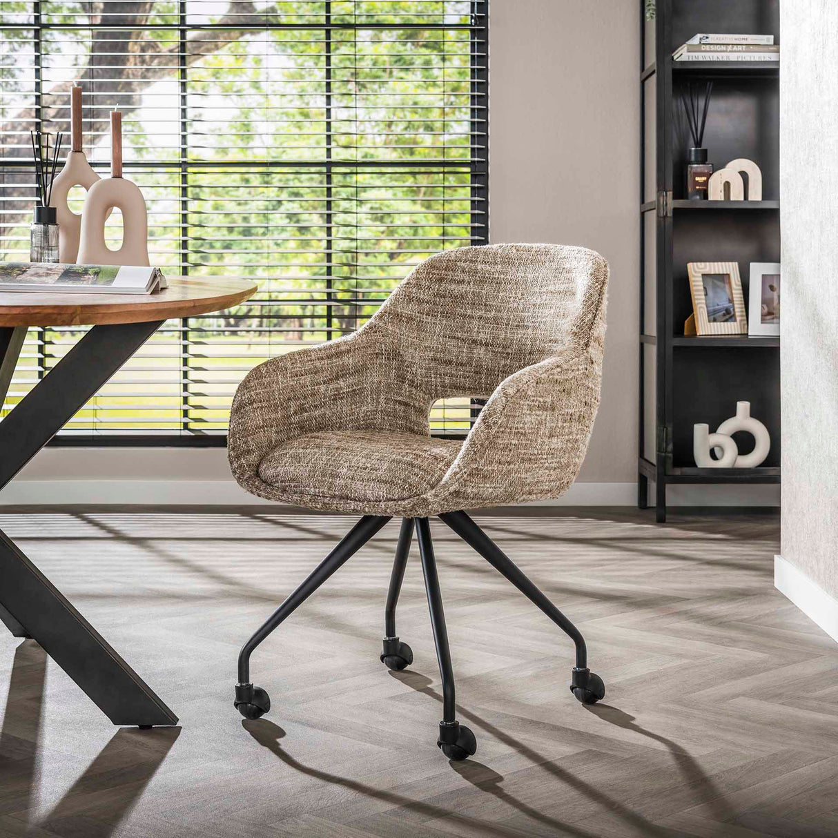 Chaise de salle à manger avec roulettes Springo pivotante en tissu Eagle sable