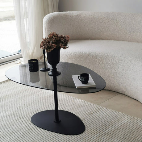 Table basse design organique en verre teinté Torpo - cadre en métal noir