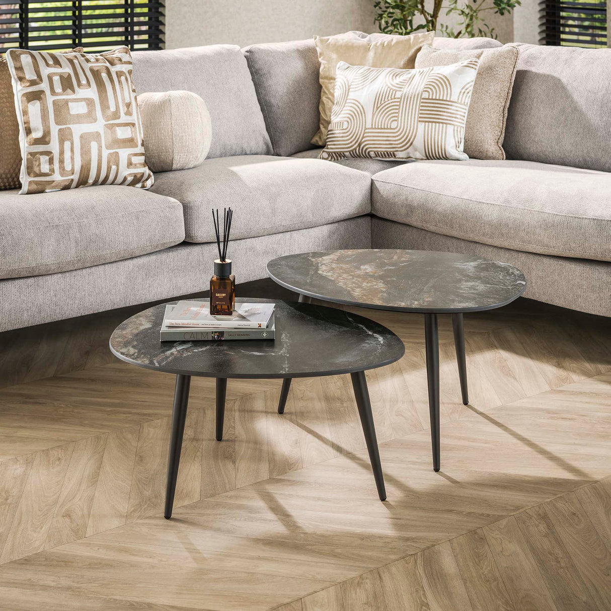 Niora Ensemble de tables basses organiques de 2 pièces en céramique Fossil Noir