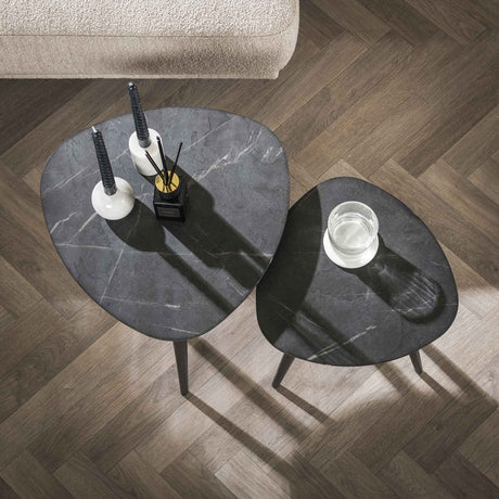 Ensemble de 2 tables basses triangulaires Conner aspect céramique gris