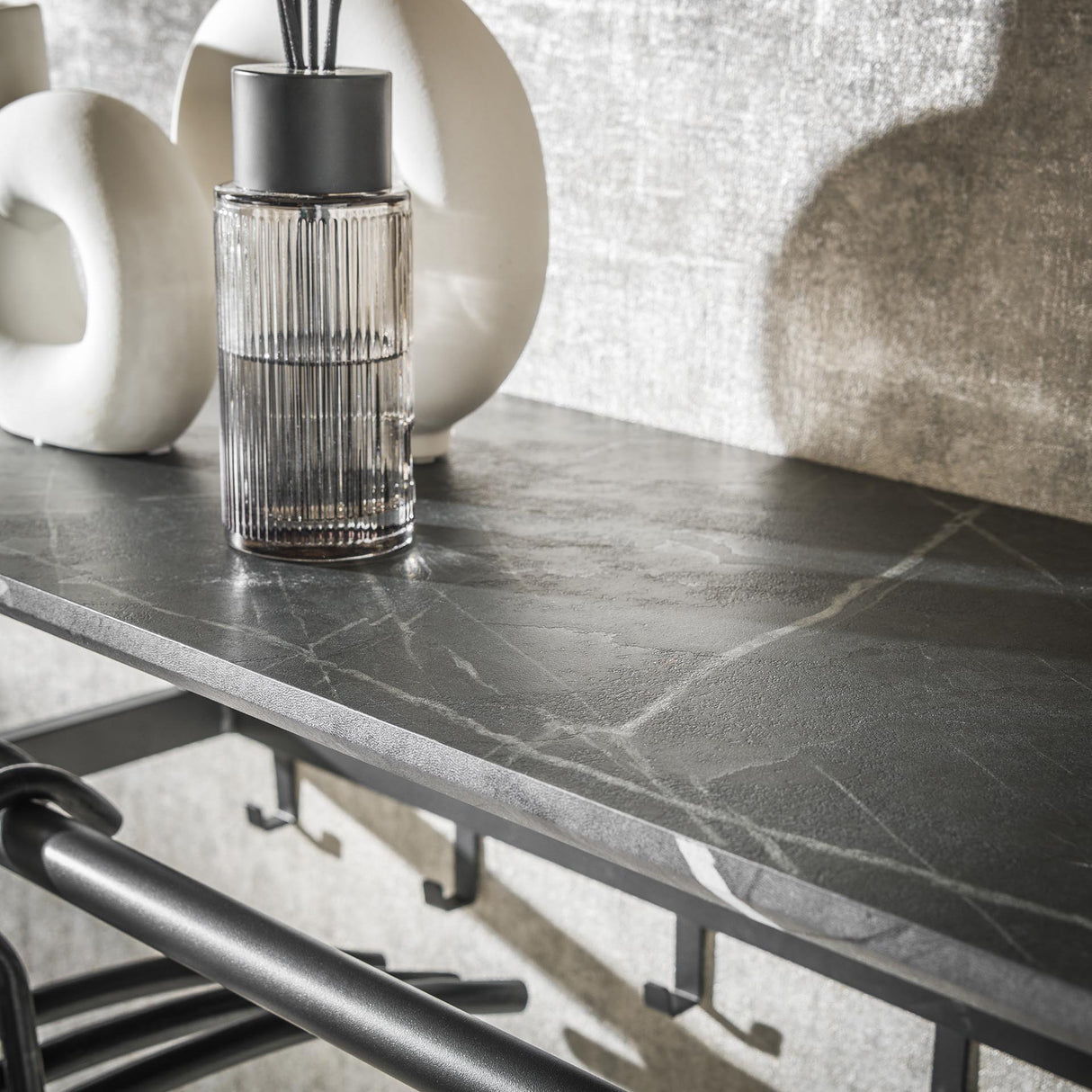 Porte-manteau Kris 6 crochets Noir - Avec barre