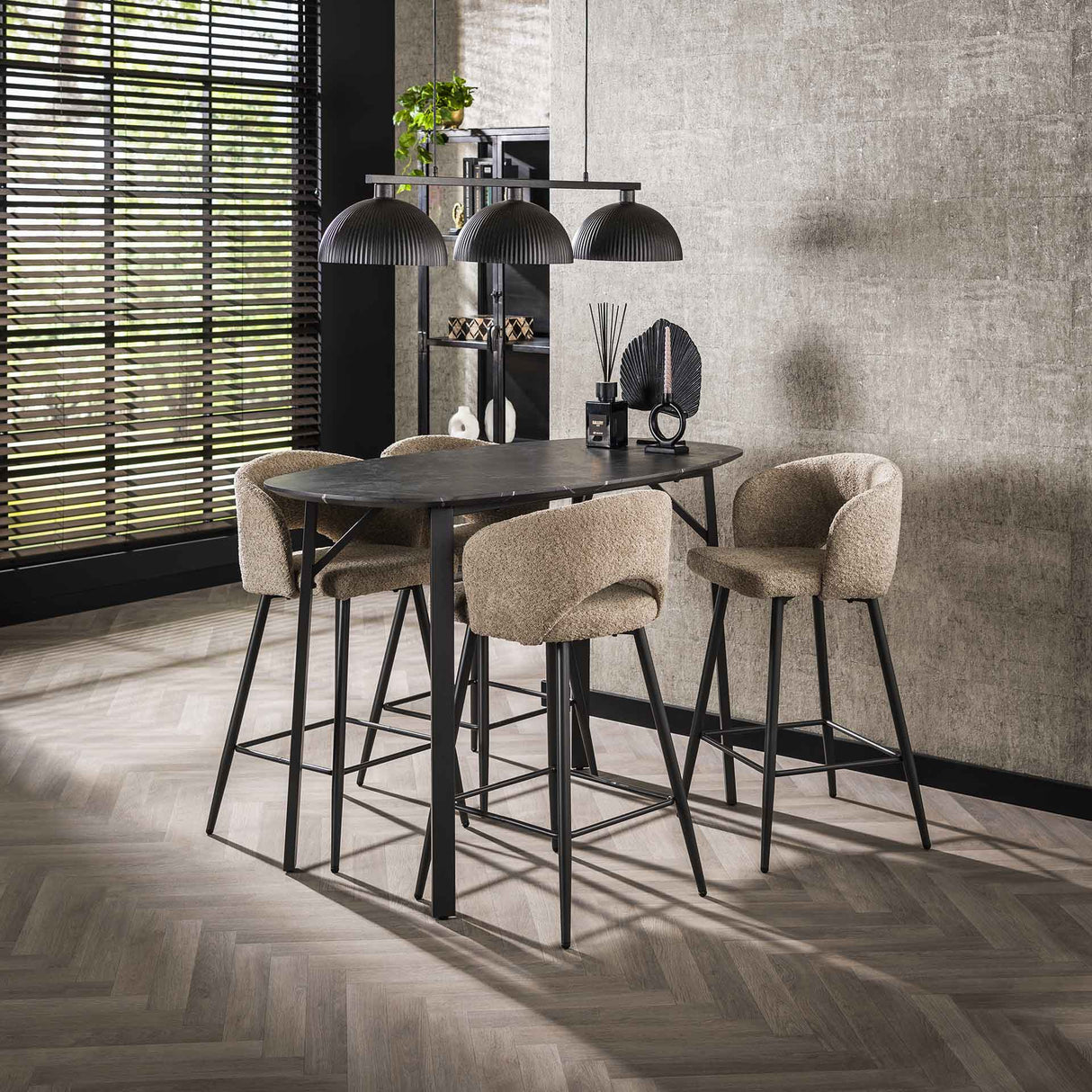 Table ovale en teck Jade 140 cm Noir aspect céramique