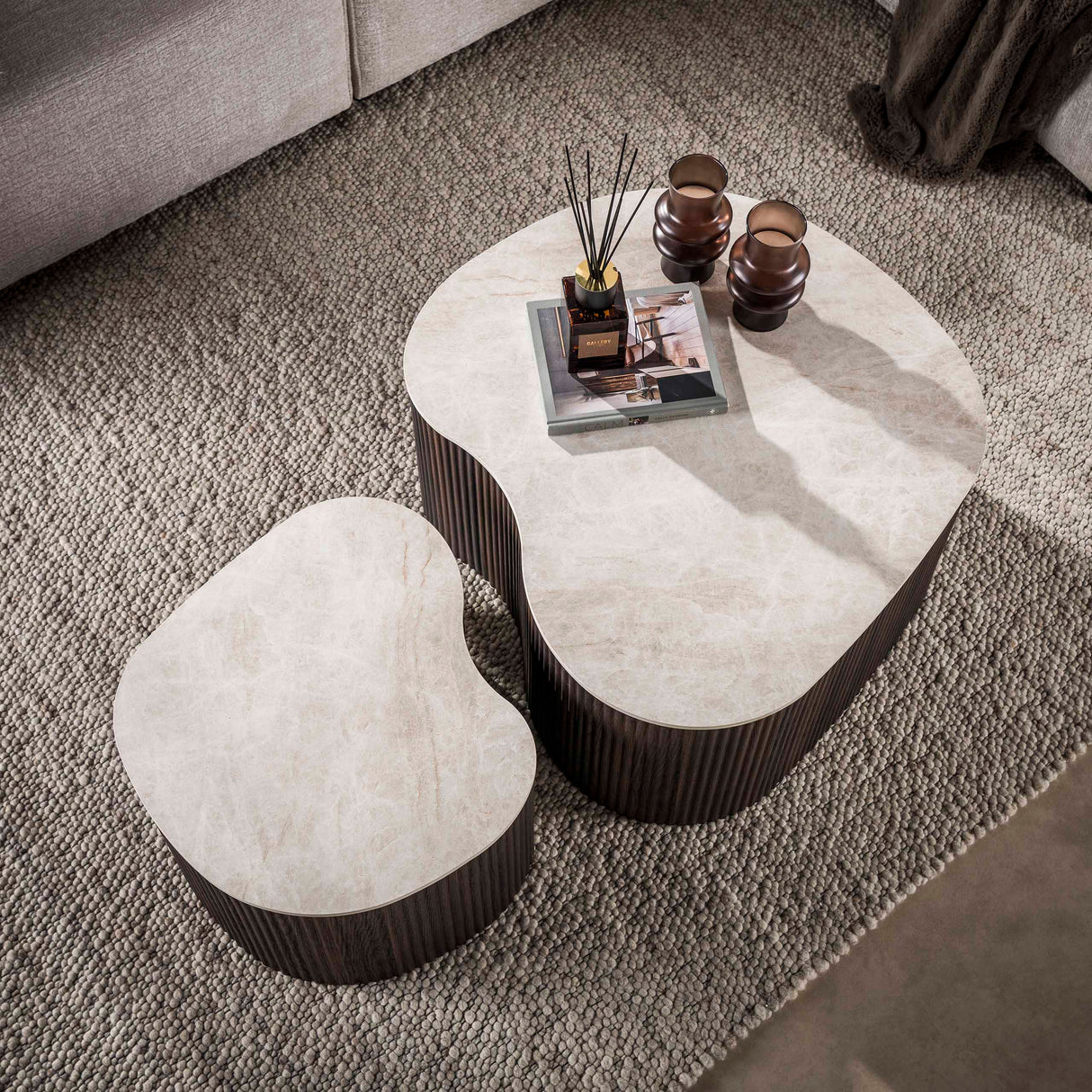 Lot de 2 tables basses bio Cruz bold - céramique Taj Mahal aspect bois marron foncé nervuré