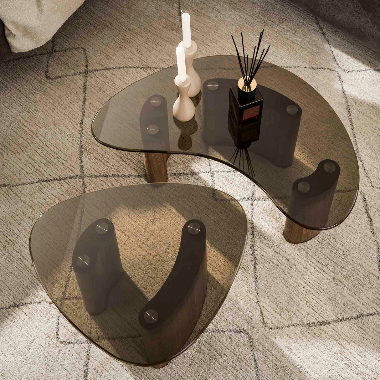 Ensemble de tables basses en bronze et verre, 2 pièces