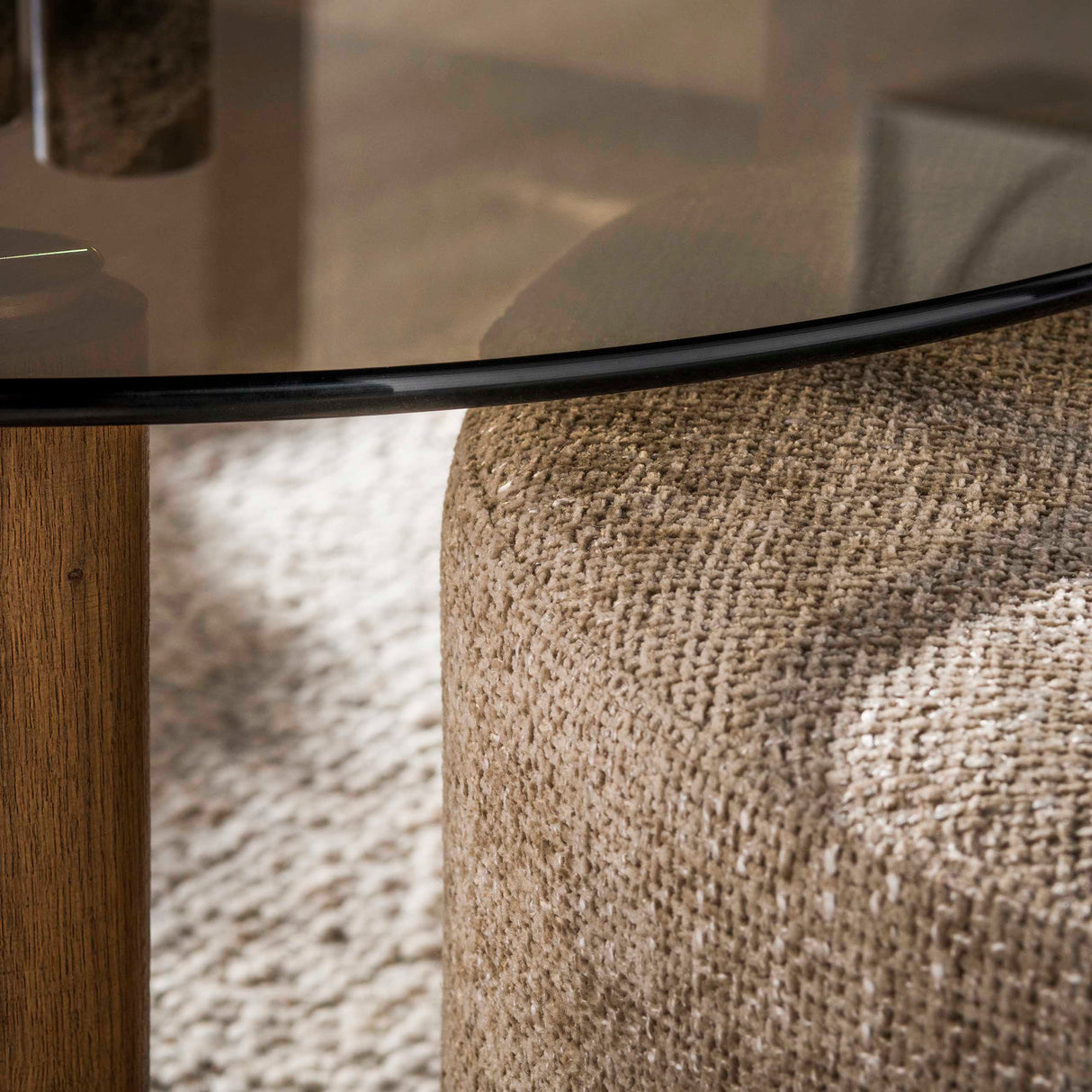Lot de 2 tables basses rondes Thor verre fumé marron et tissu couleur sable