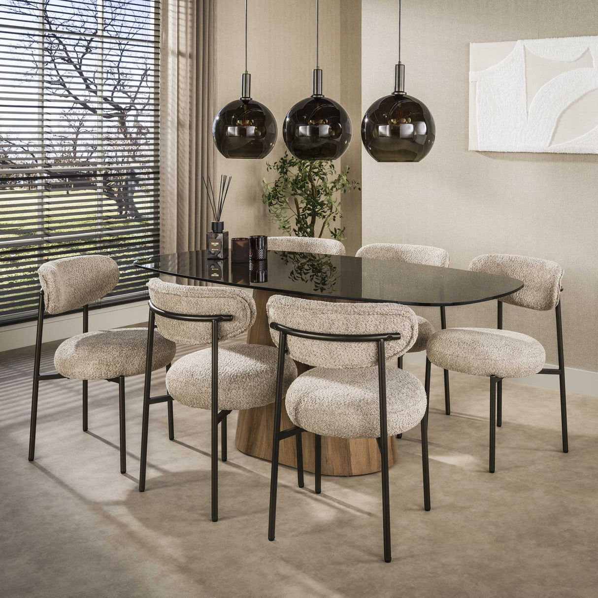 Table à manger ovale danoise verre fumé marron aspect chêne structure Thor 215 cm