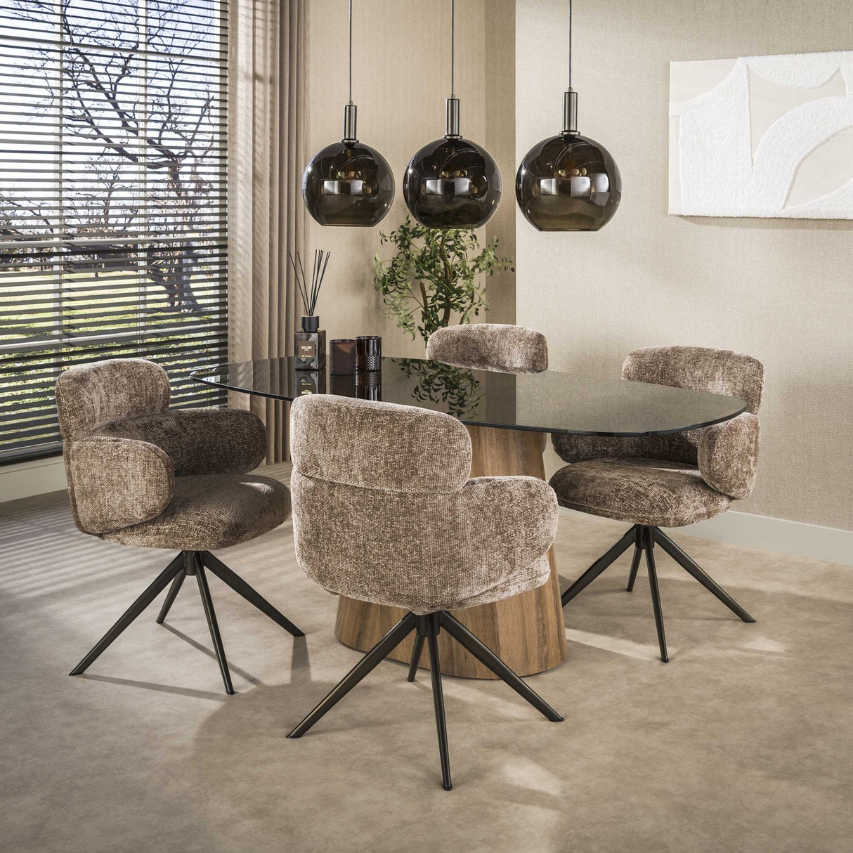 Table à manger ovale danoise verre fumé marron aspect chêne structure Thor 215 cm