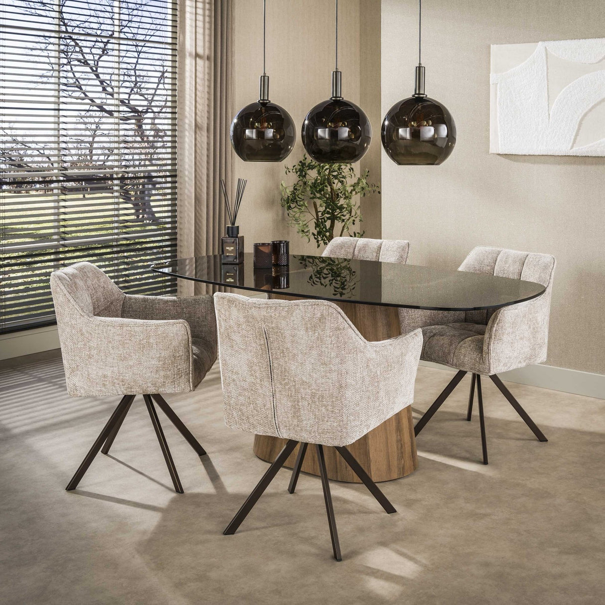 Table à manger ovale danoise verre fumé marron aspect chêne structure Thor 215 cm