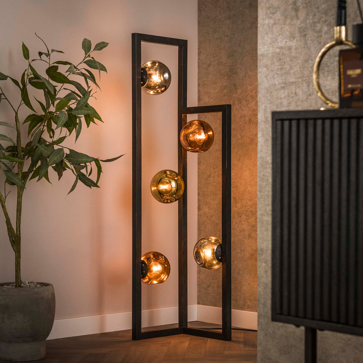 Lampadaire industriel Ada 5 lumières verre coloré coin