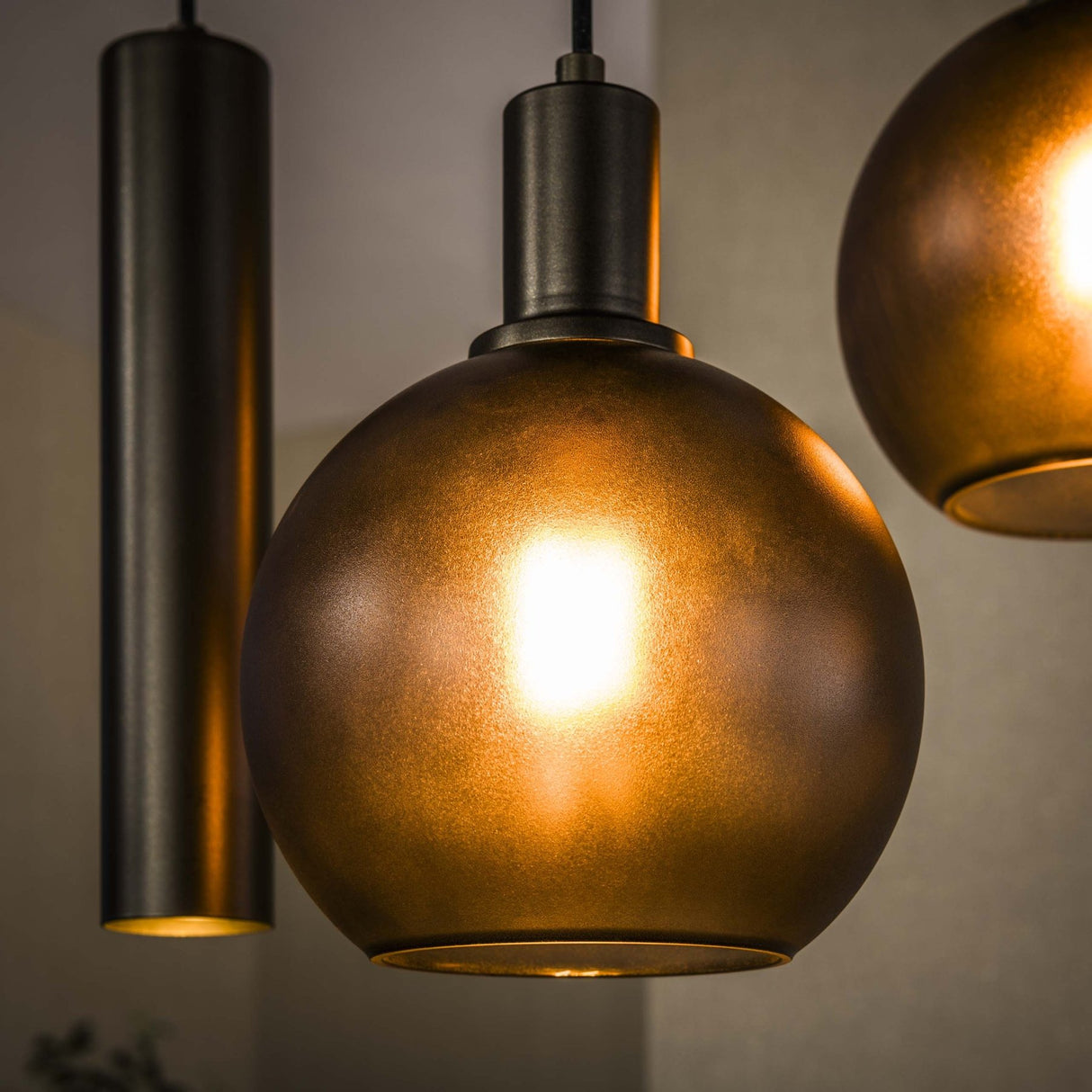 Lampe suspendue 7 lumières marron verre dépoli bronze métal Valeo 110 cm
