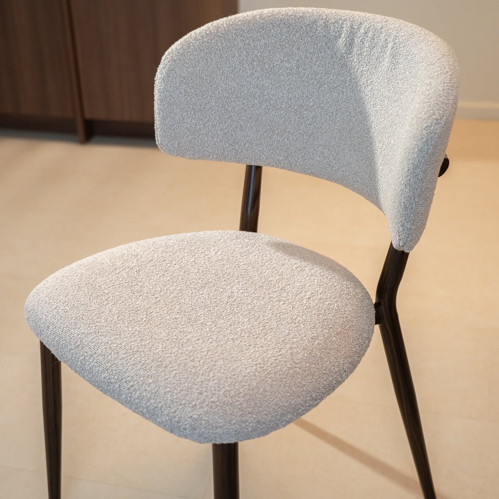 Chaises de salle à manger-Japandi Chaise de salle à manger Yura Beige - Structure aspect noyer-Dimehouse