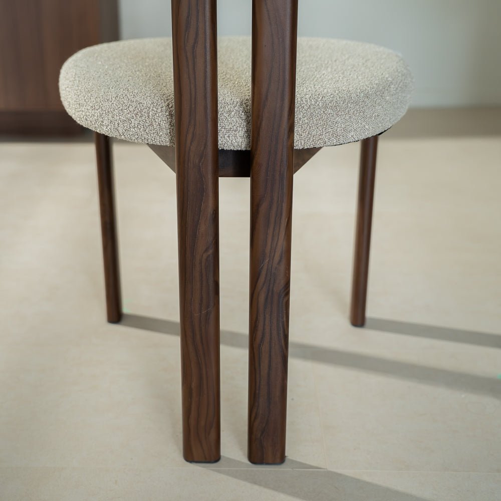 Chaises de salle à manger-Japandi Chaise de salle à manger Miyo Bouclé Couleur sable - Structure aspect noyer-Dimehouse