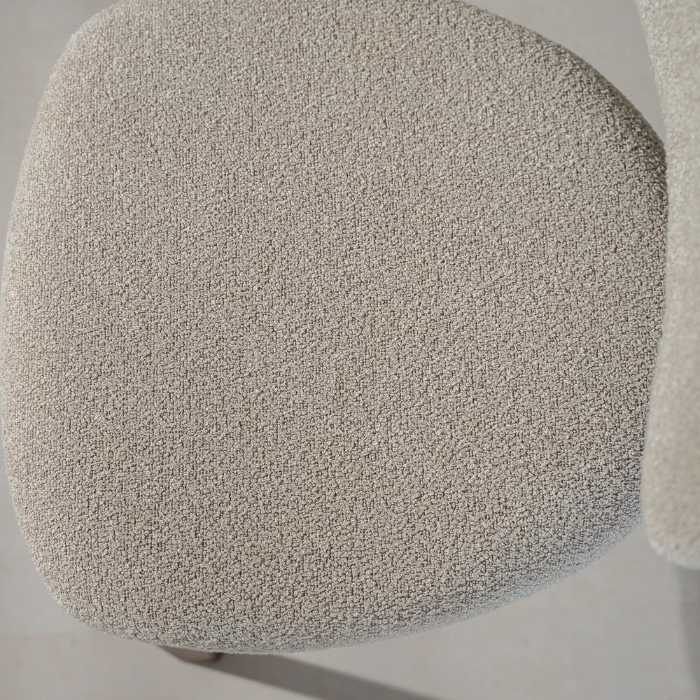 Chaises de salle à manger-Japandi Chaise de salle à manger Miyo Bouclé Couleur sable - Structure aspect noyer-Dimehouse