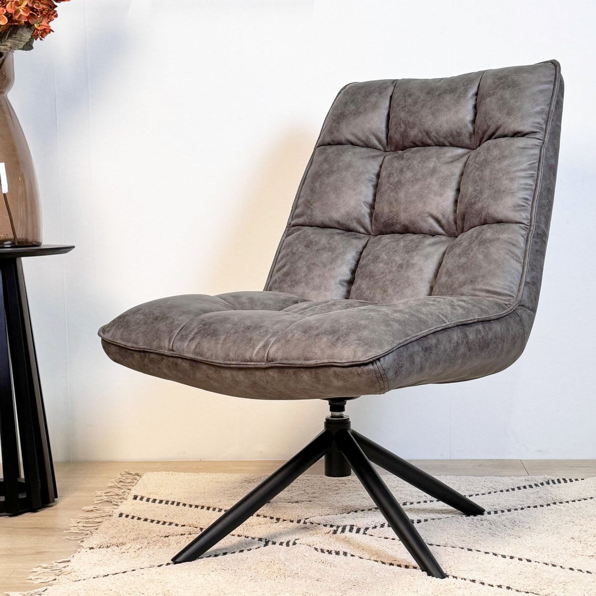 Fauteuil pivotant Yuki Anthracite en cuir écologique pivotant à 360°
