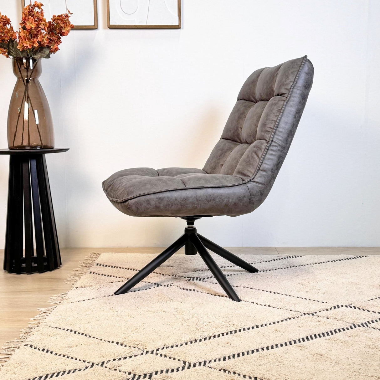 Fauteuil pivotant Yuki Anthracite en cuir écologique pivotant à 360°