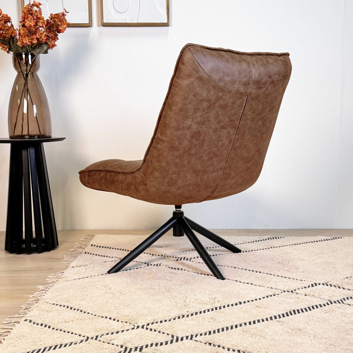 Fauteuil pivotant Yuki Cognac en cuir écologique pivotant à 360°