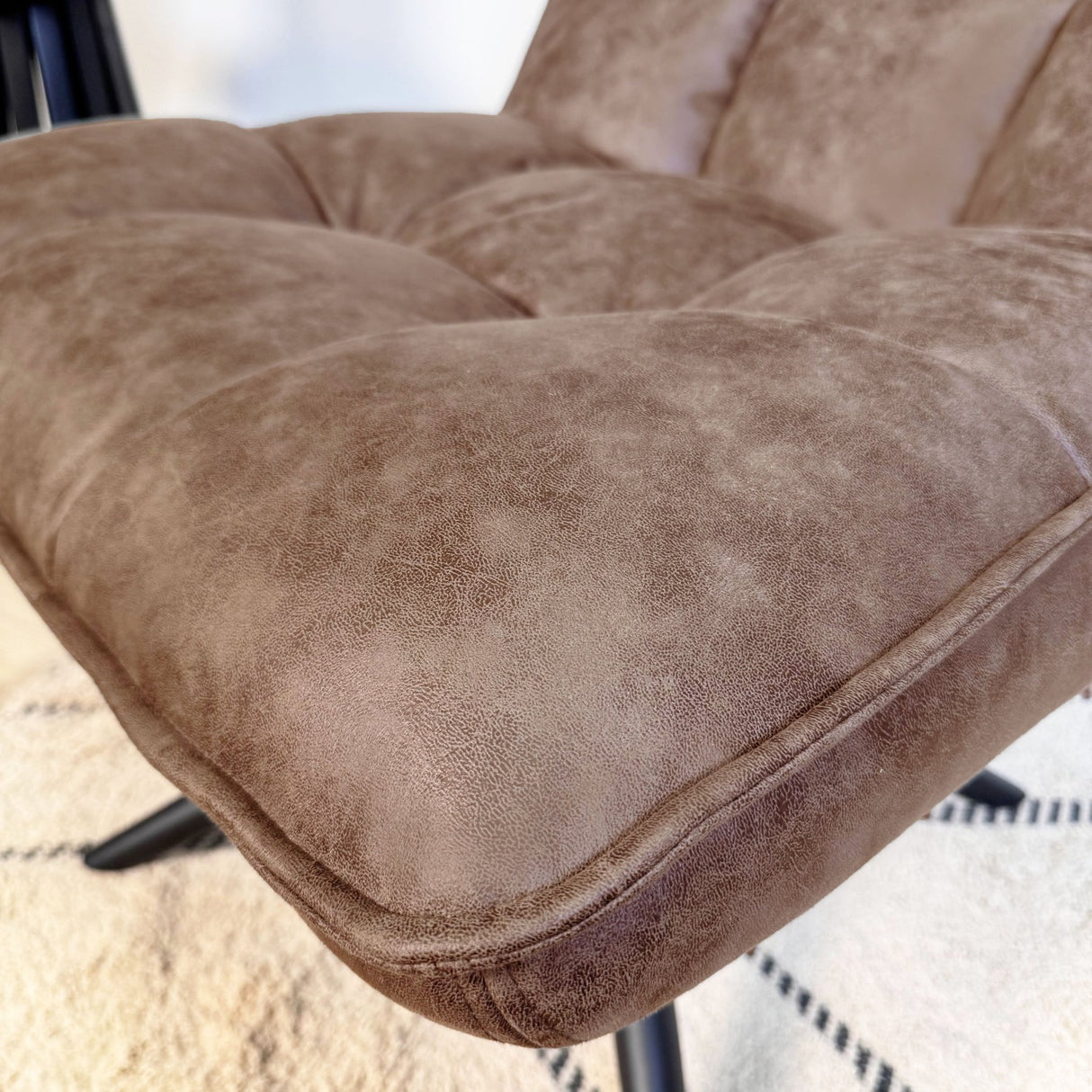 Fauteuil pivotant Yuki Cognac en cuir écologique pivotant à 360°