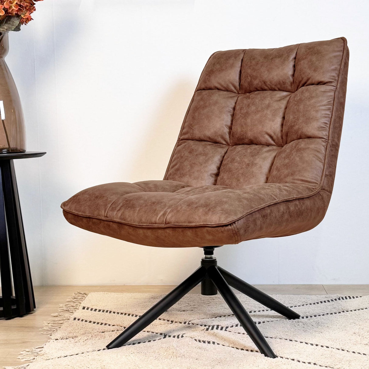 Fauteuil pivotant Yuki Cognac en cuir écologique pivotant à 360°