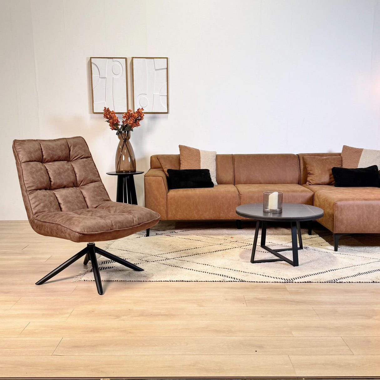 Fauteuil pivotant Yuki Cognac en cuir écologique pivotant à 360°