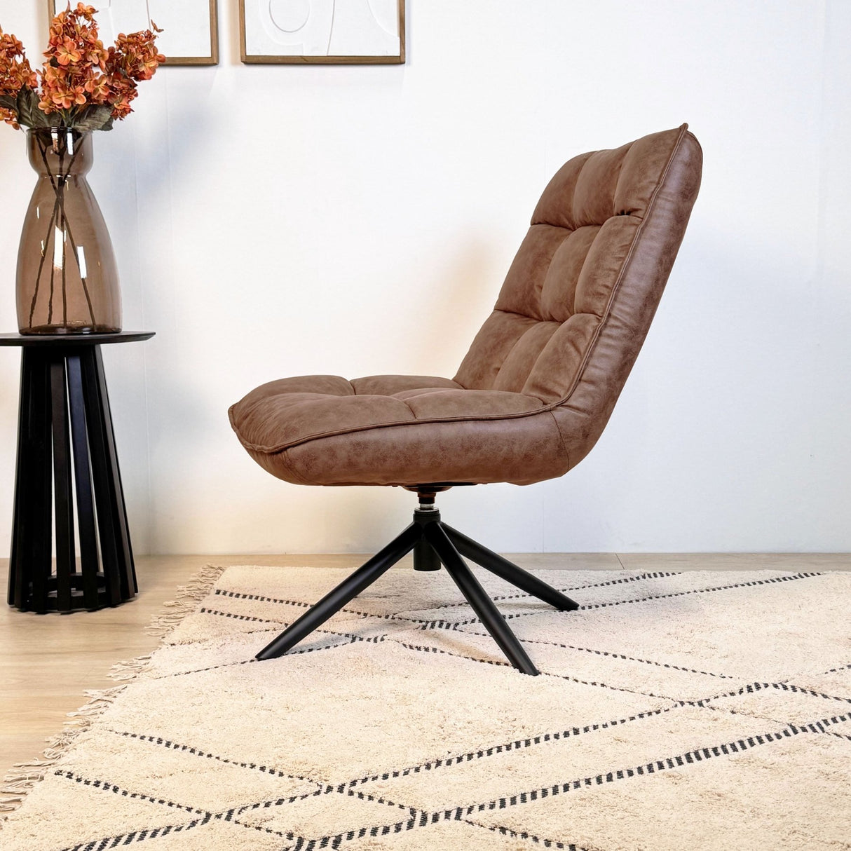 Fauteuil pivotant Yuki Cognac en cuir écologique pivotant à 360°