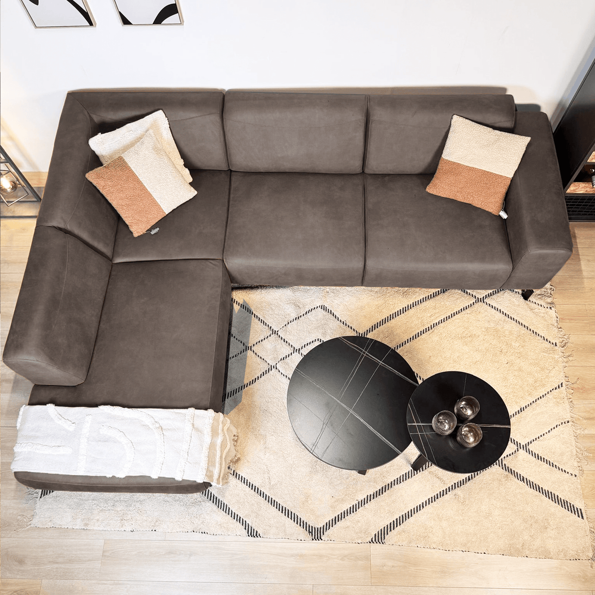 Canapé d'angle anthracite robuste en cuir écologique Barin - gauche