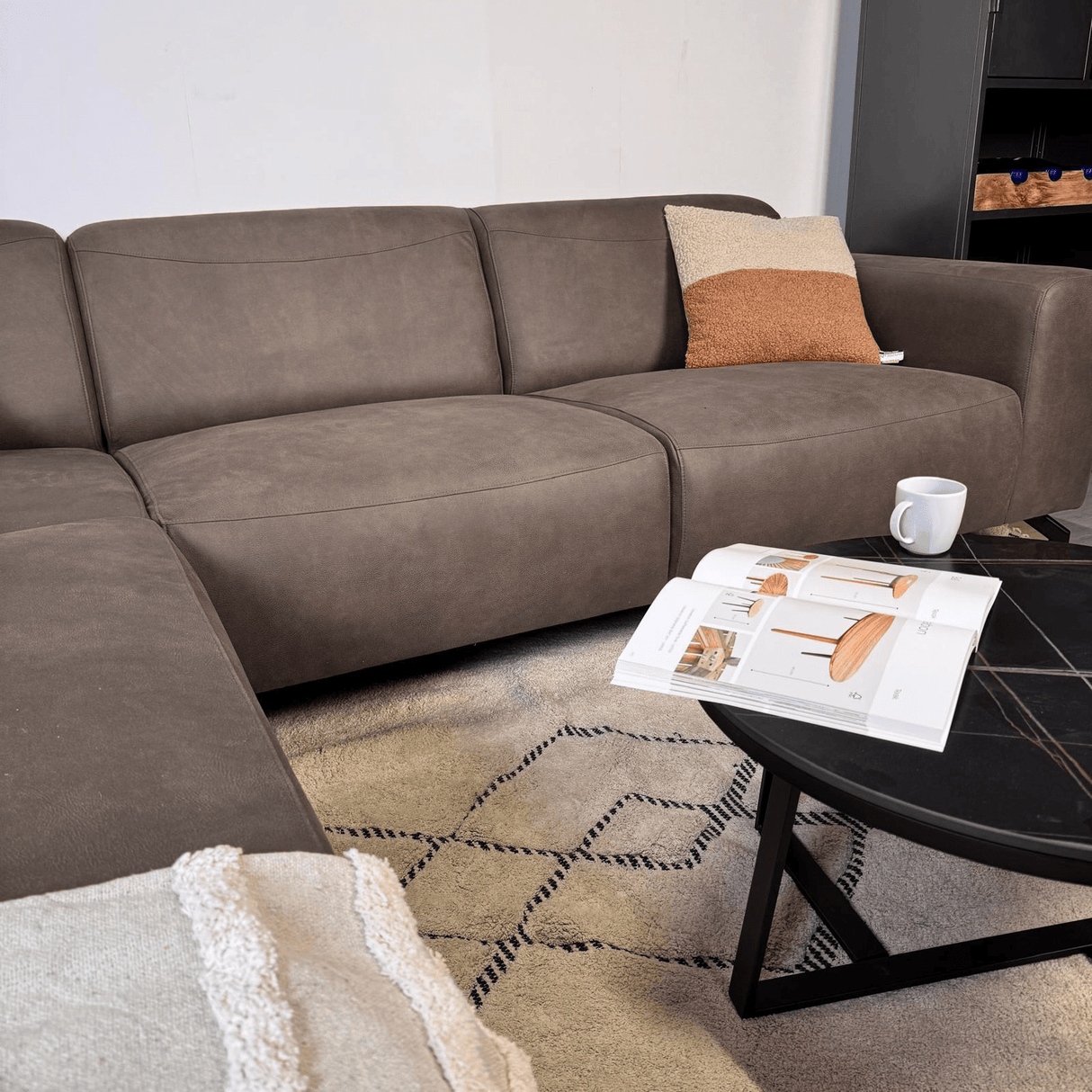 Canapé d'angle anthracite robuste en cuir écologique Barin - gauche