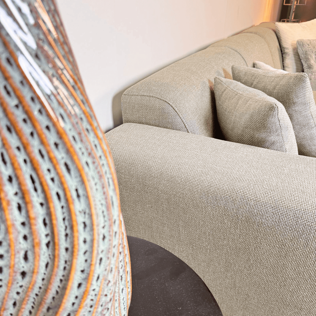 Canapé d'angle avec lounge compacte en tissu recyclé beige Moby - droit