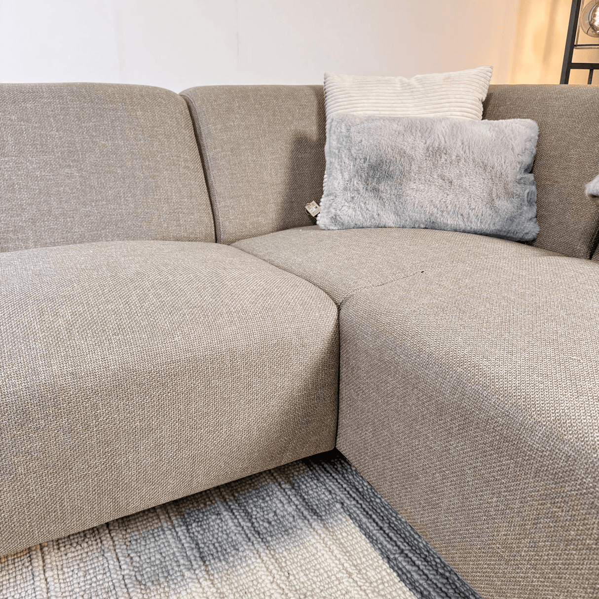 Canapé d'angle avec lounge compacte en tissu recyclé beige Moby - droit