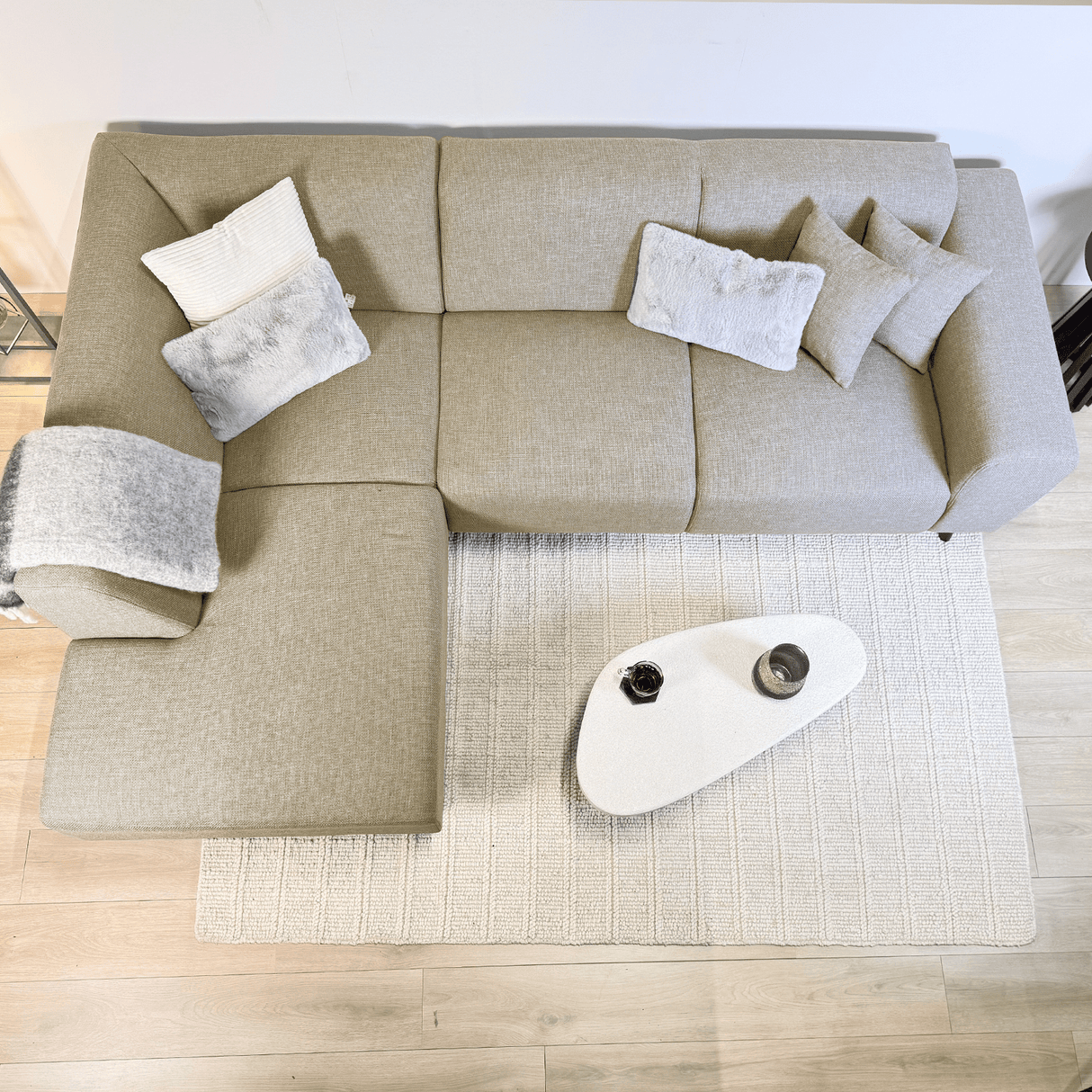 Canapé d'angle avec lounge compacte beige en tissu recyclé Moby - gauche