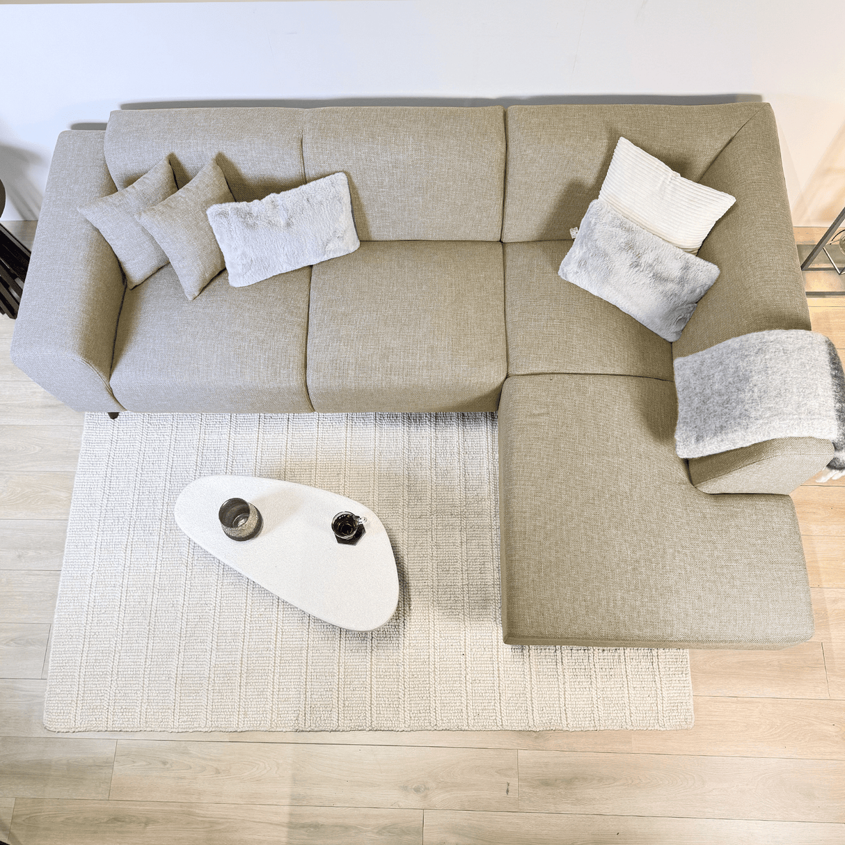 Canapé d'angle avec lounge compacte en tissu recyclé beige Moby - droit