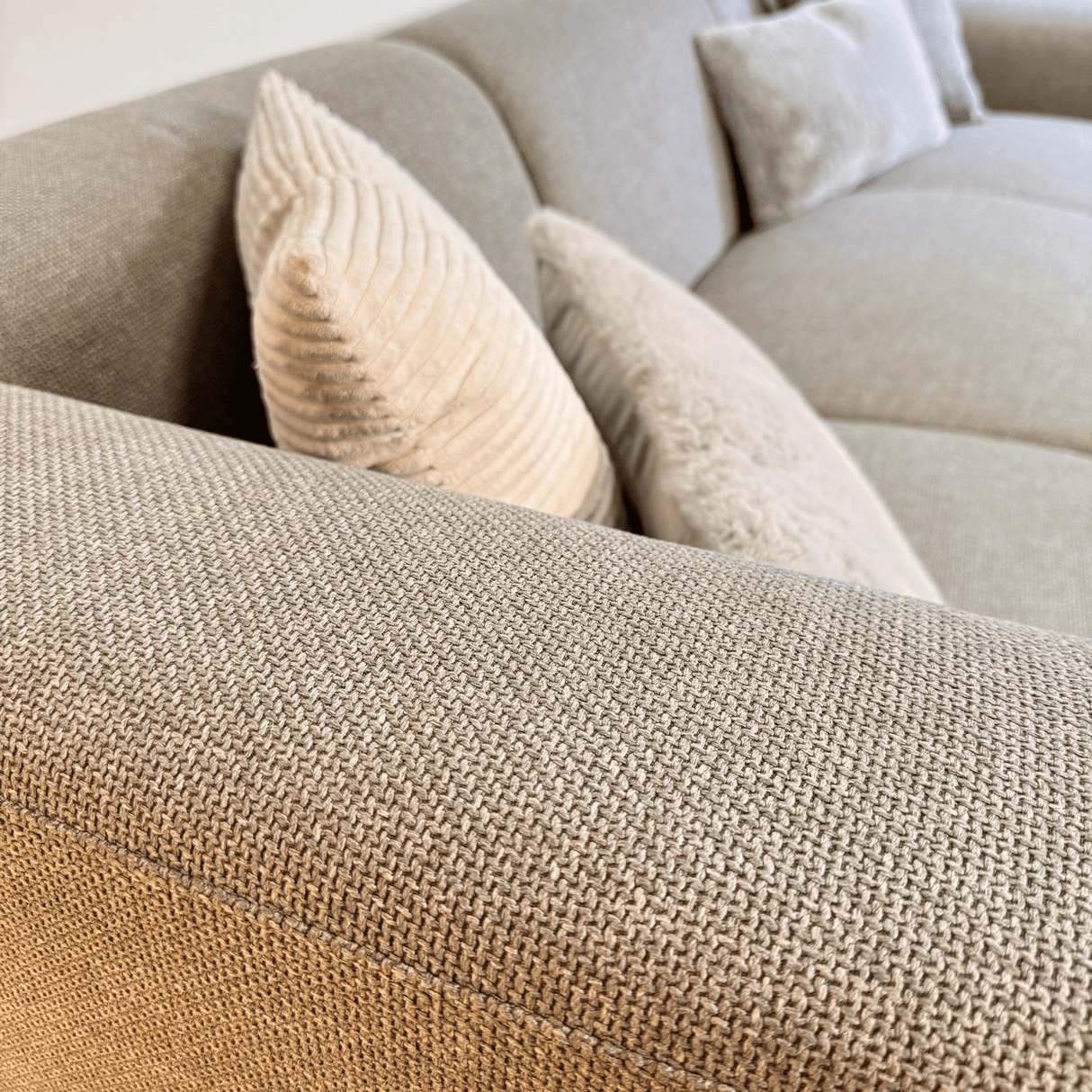 Canapé d'angle avec lounge compacte beige en tissu recyclé Moby - gauche