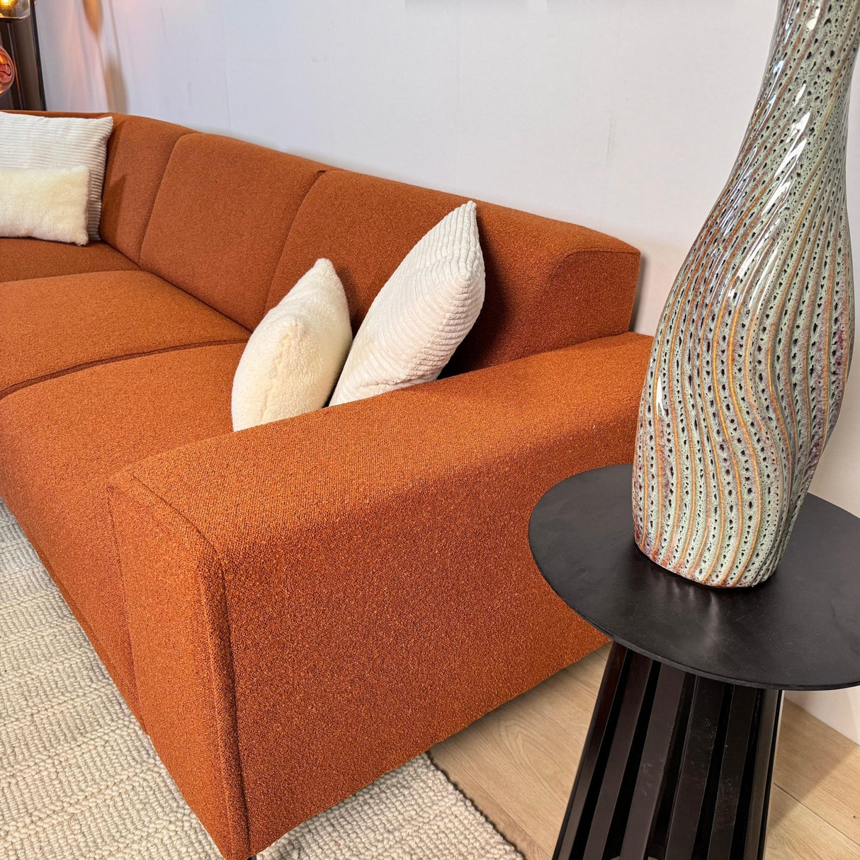 Canapé d'angle en tissu bouclé terracotta Maël - gauche